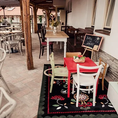 Zwicker 4*